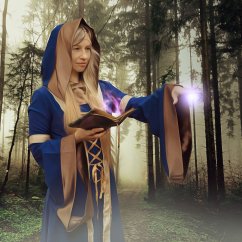 sorceress-2980452_1920